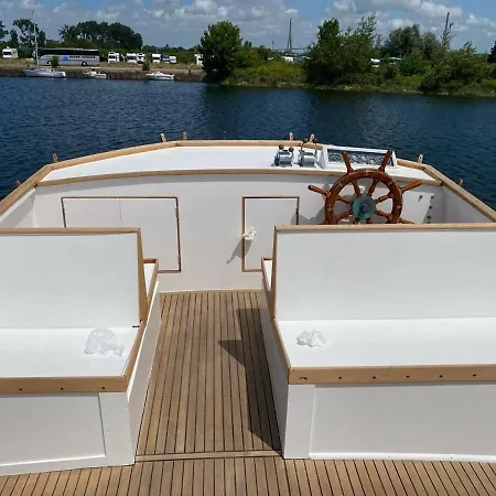 Nuit Insolite A Bord D Un Bateau Båthotell