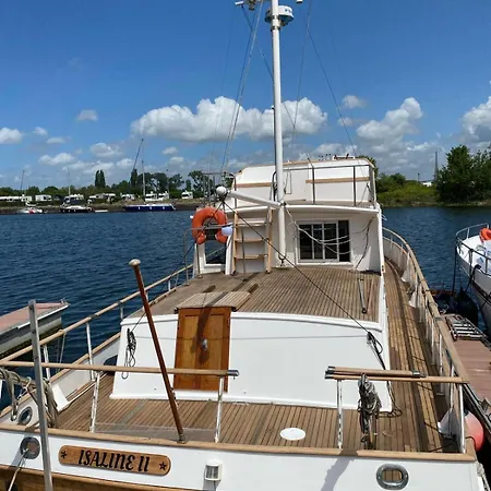 Tekne Nuit Insolite A Bord D Un Bateau *