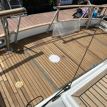 Nuit Insolite A Bord D Un Bateau *