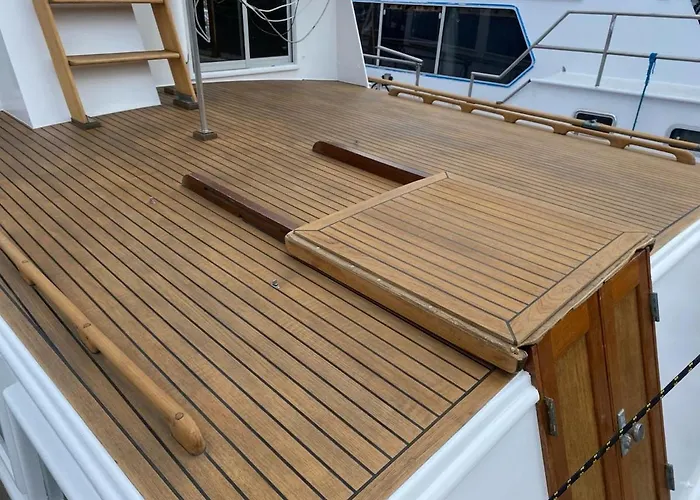 Tekne Nuit Insolite A Bord D Un Bateau *