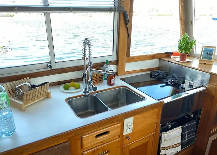 Nuit Insolite A Bord D Un Bateau Tekne Caen