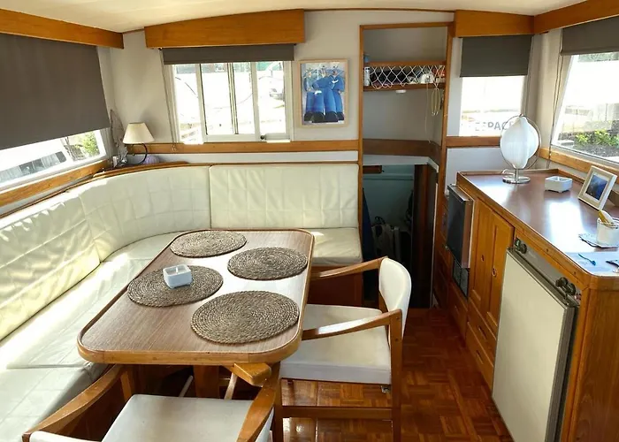 Nuit Insolite A Bord D Un Bateau *