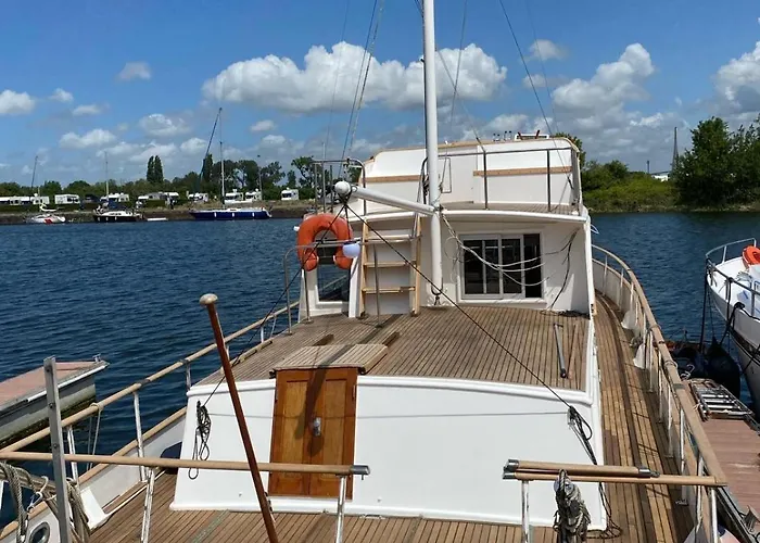 Tekne Nuit Insolite A Bord D Un Bateau *